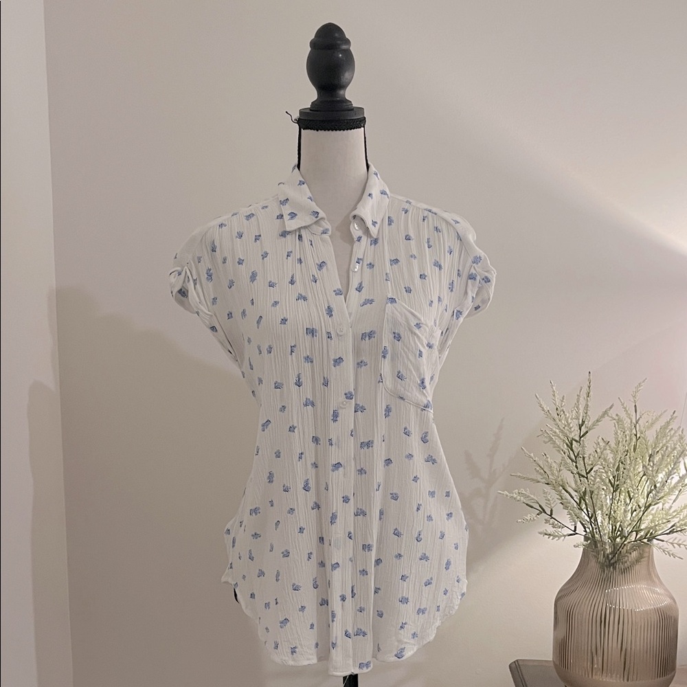 Olive & Oak White and Blue Blouse